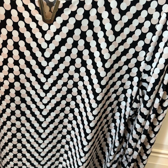 EUC women’s Calvin Klein polka dot notched neck top - Picture 6 of 6